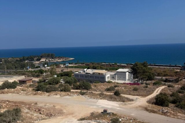 Tırtar Mahallesinde Satılık Plaja Yakın Yazlık 1+1 Havuzlu Daire